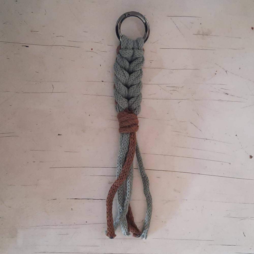 Bag Charm - Macrame Pakket - Sleutelhanger Bruin - Ecalyptus - Hobbygaren