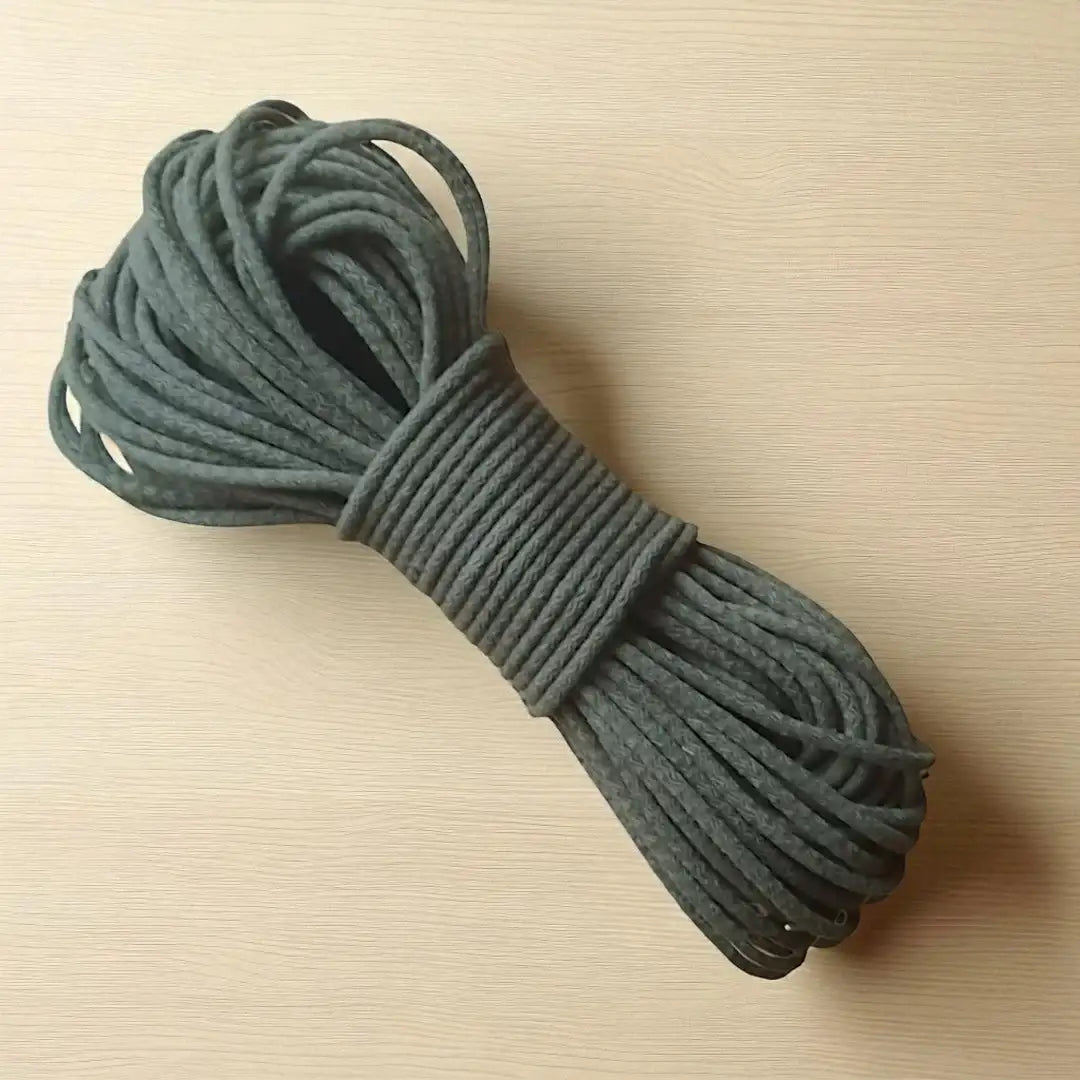 gevlochten naaikoord Kaki 6-7 mm. Hiermee naai je met de zigzagsteek schitterende hoeden, tassen, manden en placemats. Te koop bij hobbygaren.nl