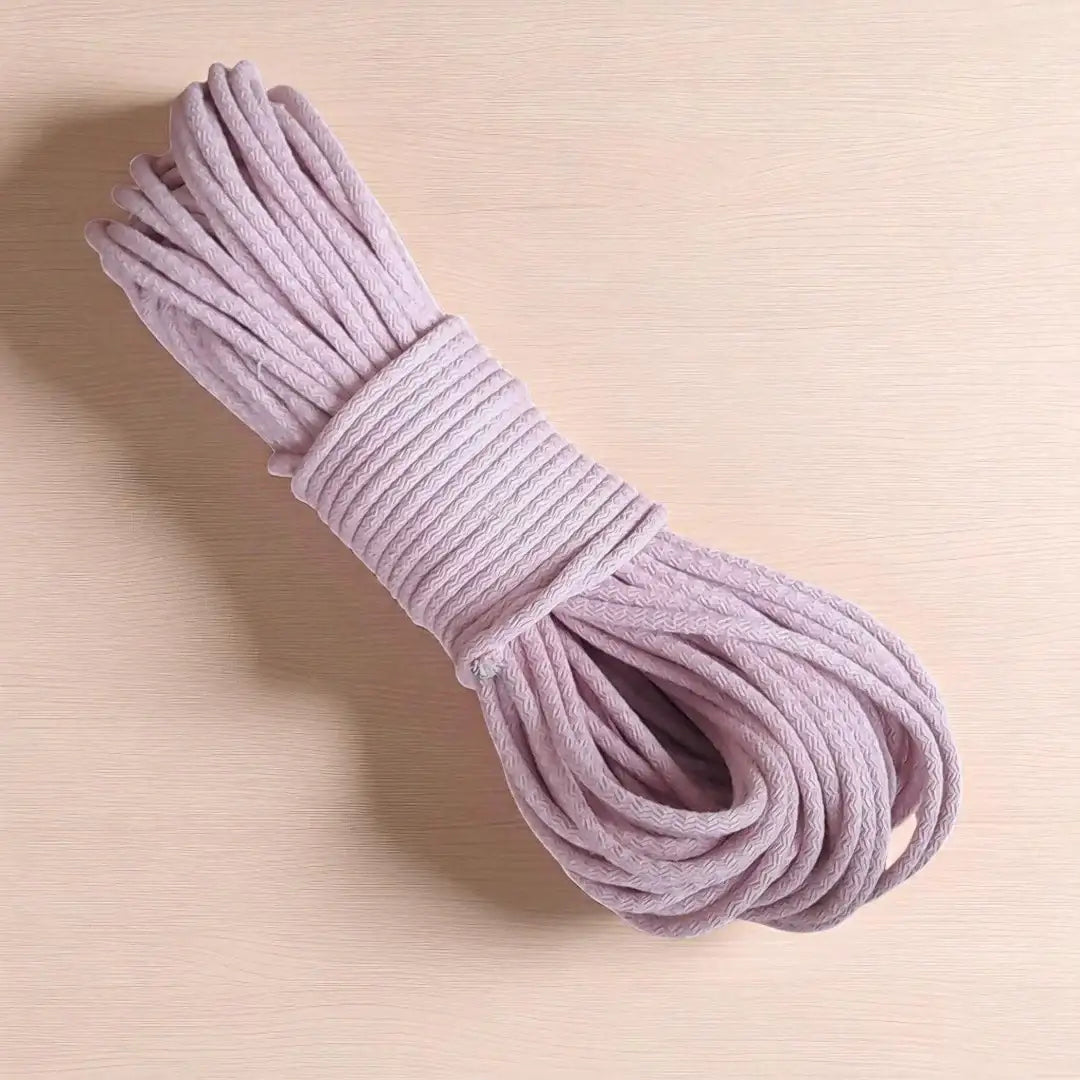 gevlochten naaikoord oud roze 6-7mm. Hiermee naai je schitterende tassen, manden, placemats en hoeden mee. Verkrijgbaar bij hobbygaren.nl