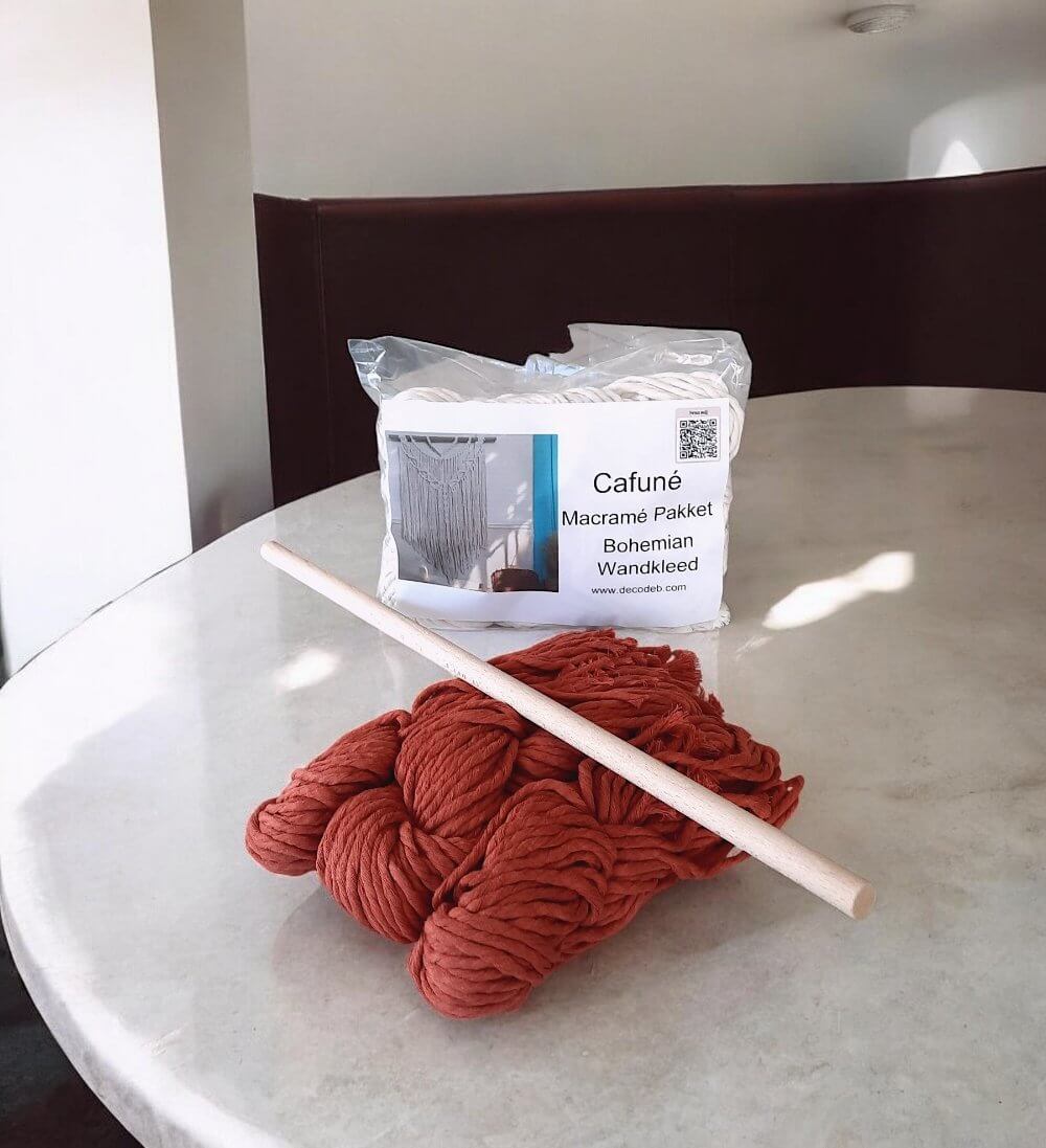Inhoud macrame pakket boho muurkleed terracotta van hobbygaren.nl