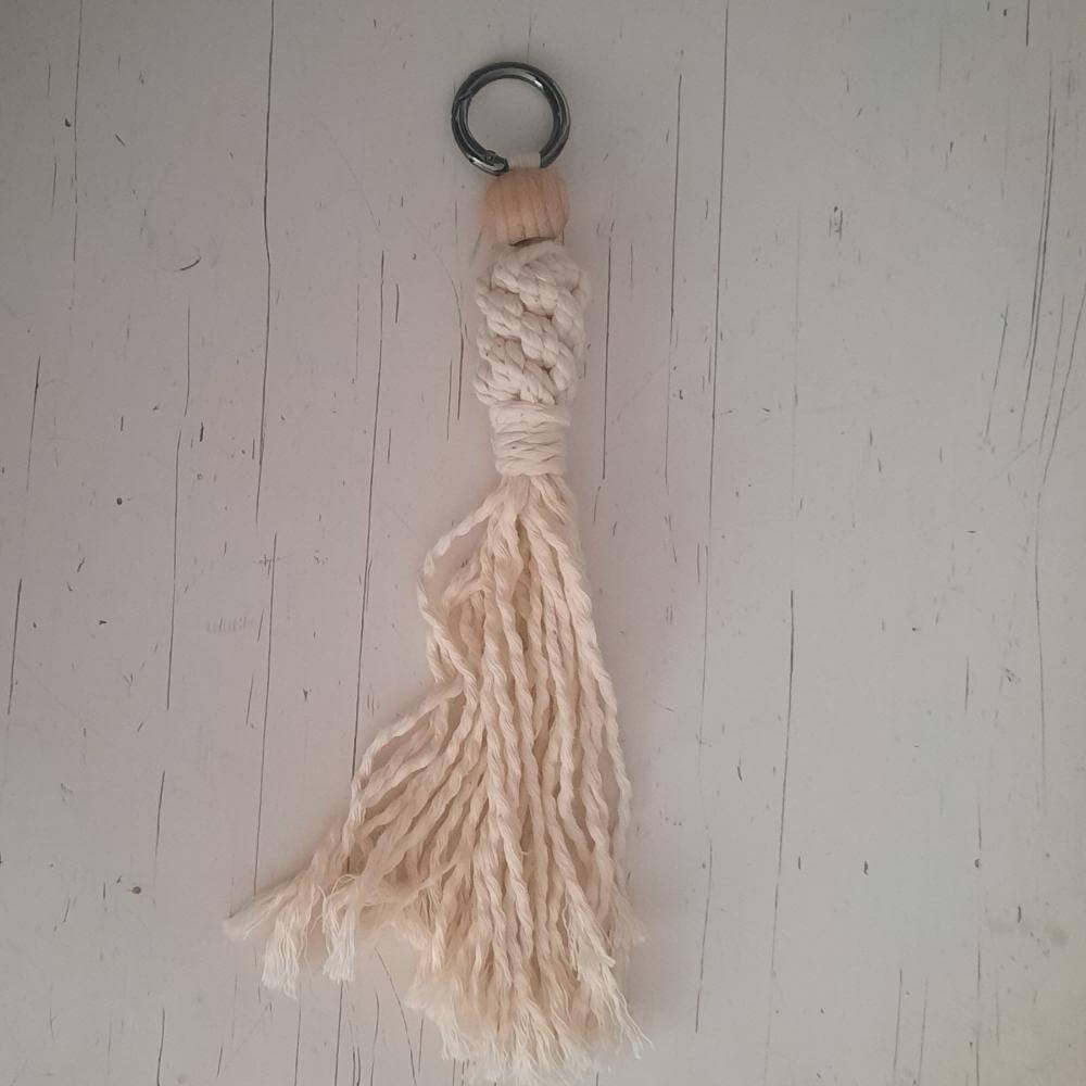 Bac charm, macrme pakket, hanger 1, bruin/eucalyptus Sleutelhanger macrame pakket van hobbygaren.nl