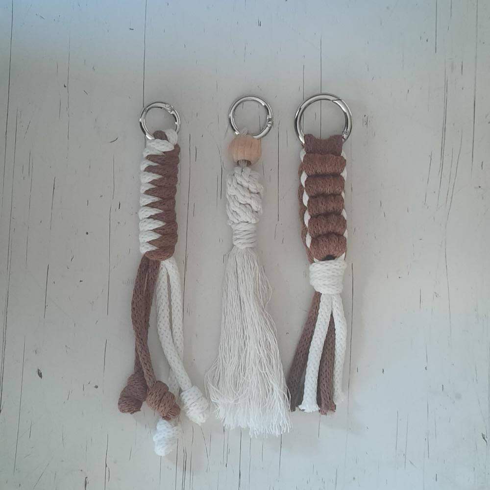 Bag Charm - Macrame Pakket - Sleutelhanger Bruin / Off White - Hobbygaren