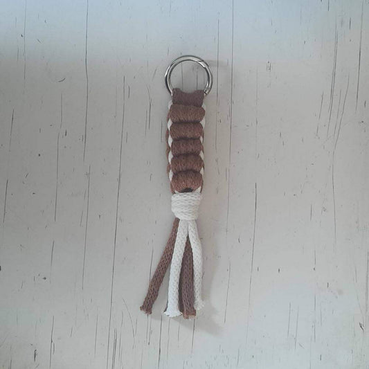 Bag Charm - Macrame Pakket - Sleutelhanger Bruin / Off White - Hobbygaren