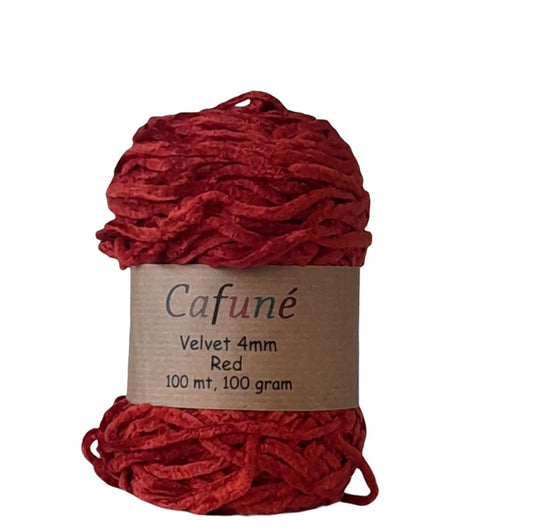Rood Chenille haakgaren voor kleedjes, tassen en amigurumi. Verkrijgbaar bij hobbygaren.nl. 