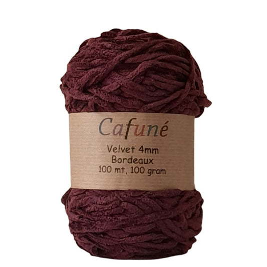 Bordeaux Chenille haakgaren voor kleedjes, tassen en amigurumi. Verkrijgbaar bij hobbygaren.nl. 