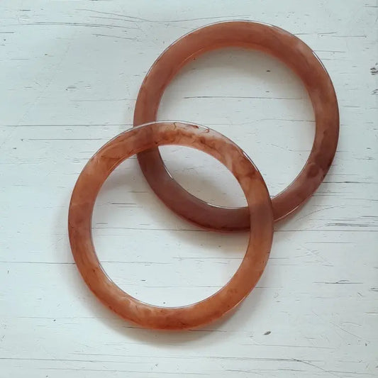 ronde tashengsel van acrul, kleur: amber. Per set te koop bij hobbygaren.nl
