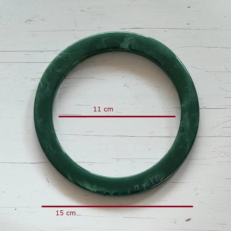 ronde tashengsel van acryl, kleur: groen. Per set te koop bij hobbygaren.nl