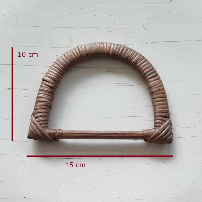 Half ronde bamboe tashandvat van 15x10cm, kleur: bruin. Per set te koop bij hobbygaren.nl