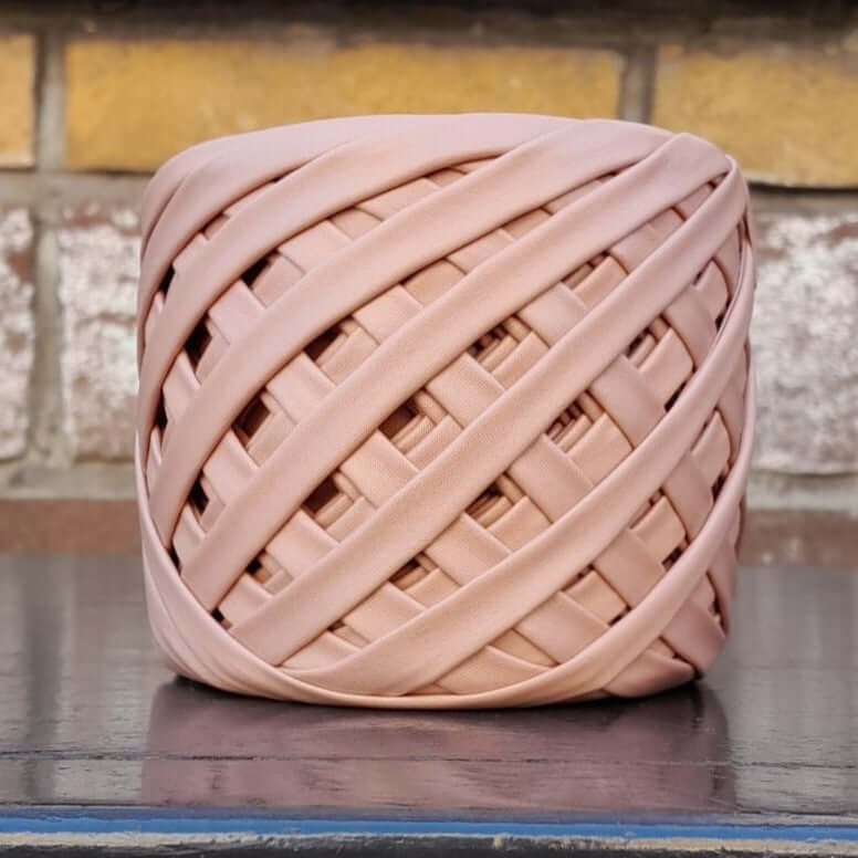 Oud Roze Lintgaren Lederlook van Cafuné. Verkrijgbaar bij hobbygaren.nl 