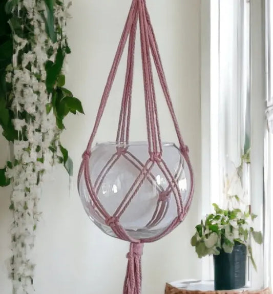 Oud Roze macrame pakket plantenhanger voor twee potten, de hanger is 125cm lang. Van Hobbygaren.nl