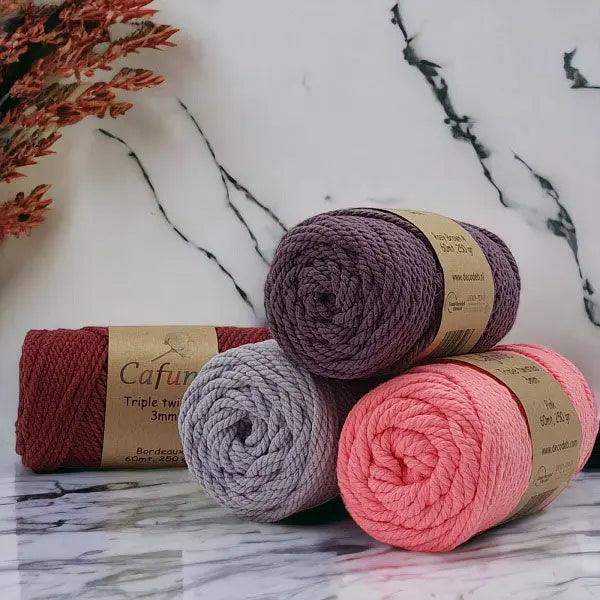 cafune macrame touw, triple twist, 3mm touw, bordeau-lila-roze en rosy brown van hobbygaren.nl