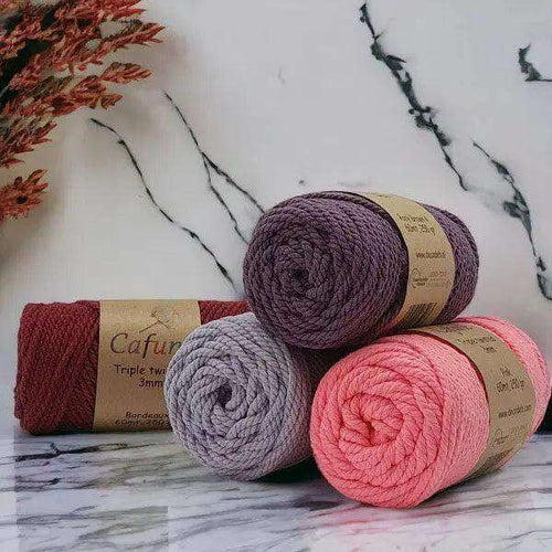 cafune macrame touw, triple twist, 3mm touw, bordeau-lila-roze en rosy brown van hobbygaren.nl