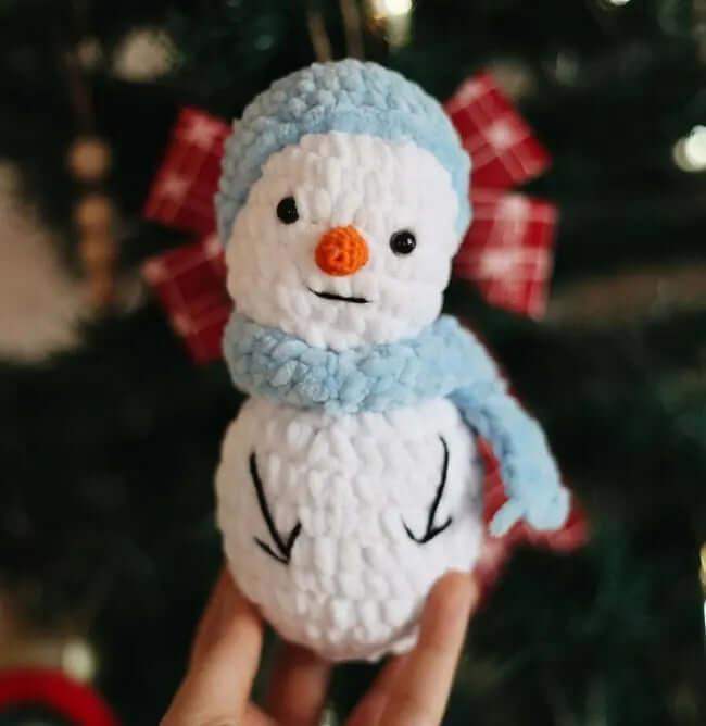 Etrofil Chenille Garen, Velvet garen 3mm, sneeuwpopje van hobbygaren.nl