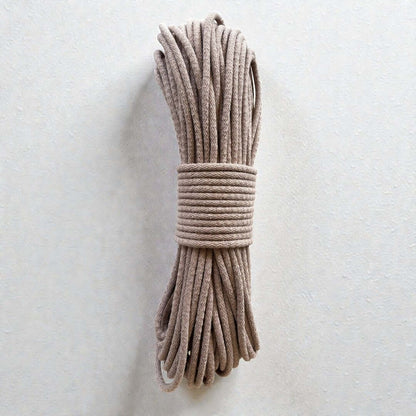 Gevlochten naaikoord Beige. Je maakt naait hier schitterende tassen, placemats, hoeden en manden mee. Met de naaimachine op de zigzagsteek