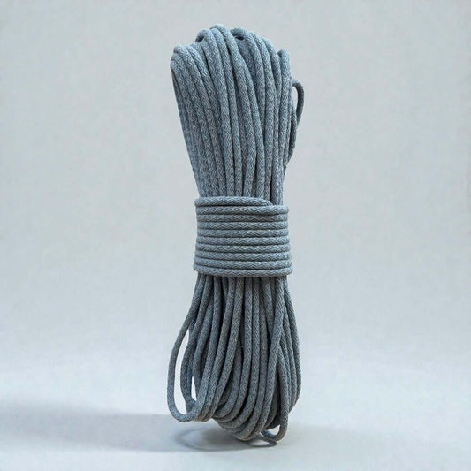 Gevlochten Naaikoord - Jeans blauw. Geschikt voor de naaimachine met de zigzagsteek. Naai er manden, tassen, placemats en hoeden mee.