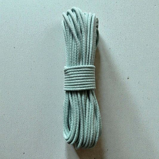 Gevlochten naaikoord Eucalyptus - Mint. Je maakt naait hier schitterende tassen, placemats, hoeden en manden mee. Met de naaimachine op de zigzagsteek