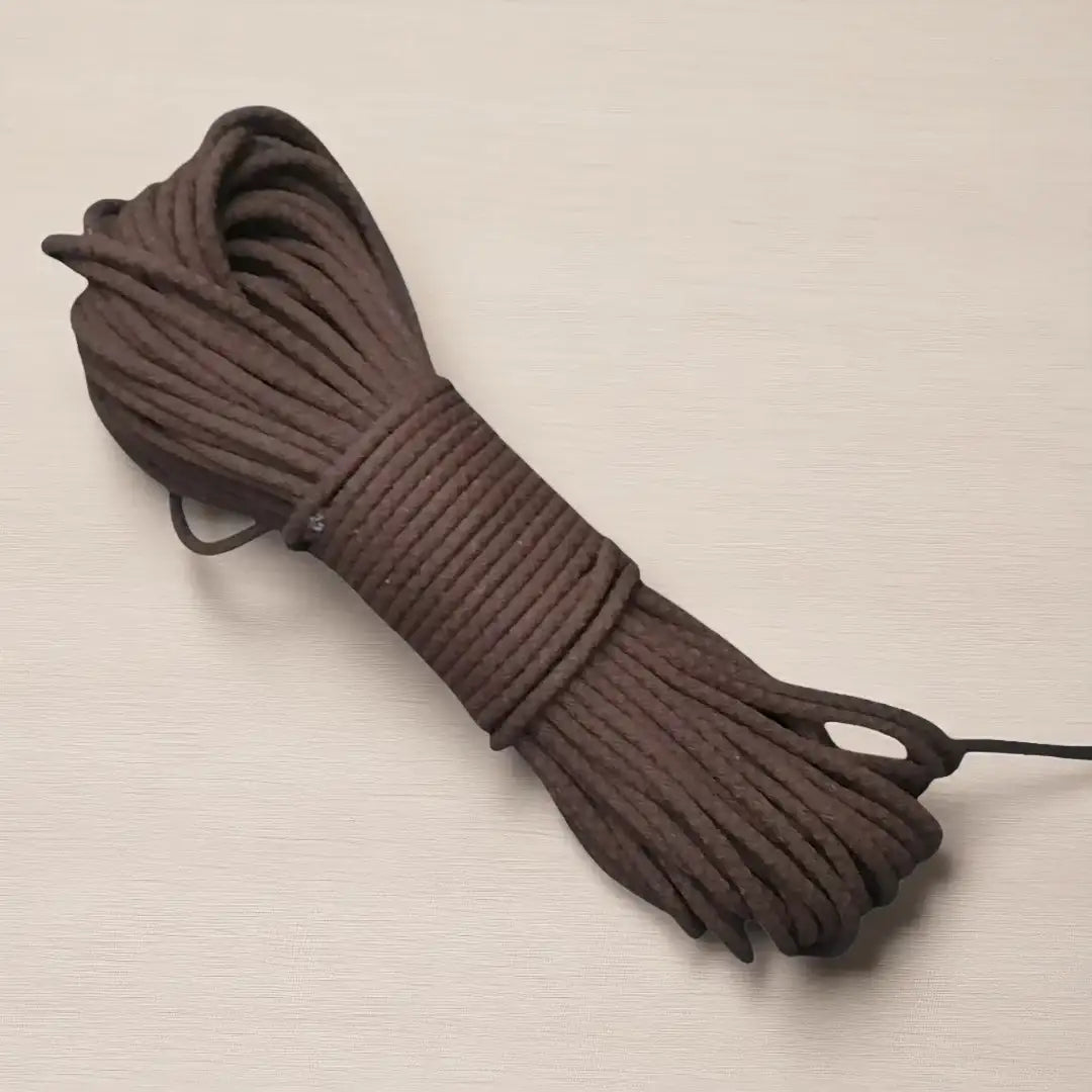 gevlochten naaikoord roestbruin 6-7 mm. Hiermee naai je met de zigzagsteed schitterende hoeden, tassen, manden en placemats. Te koop bij hobbygaren.nl