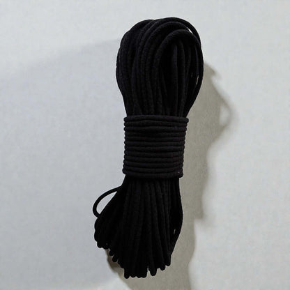 Gevlochten naaikoord zwart. Je maakt naait hier schitterende tassen, placemats, hoeden en manden mee. Met de naaimachine op de zigzagsteek