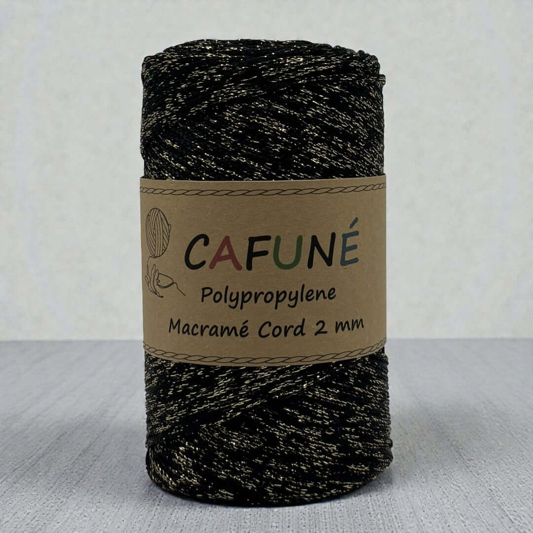 Cafuné 2 mm zwart-goud-polypropyleen macramékoord, geschikt voor het haken van tassen, mandjes en accessoires en voor macraméprojecten zoals een vliegengordijn.