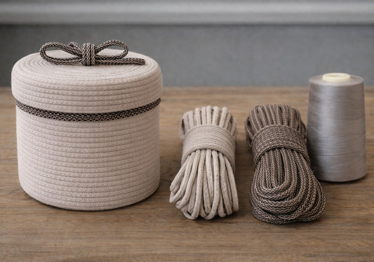 mand-met-deksel-van-beige-met-bruin-gemeleerd-koord-van-cafune-hobbygaren