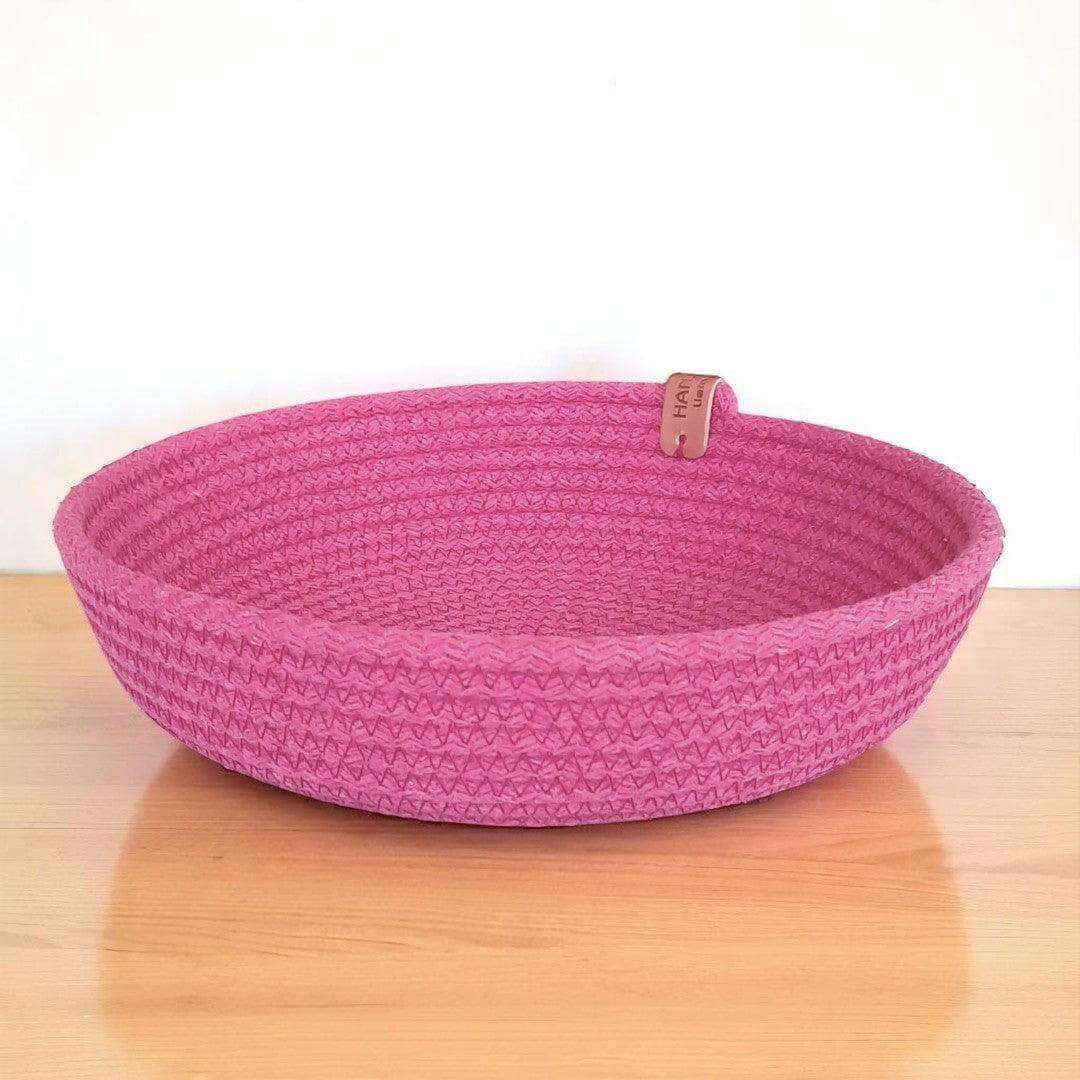 Handgemaakt mandje, 23x6cm in de kleur fuchsia. Het mandje is gemaakt van Cafune gevlochten naaikoord