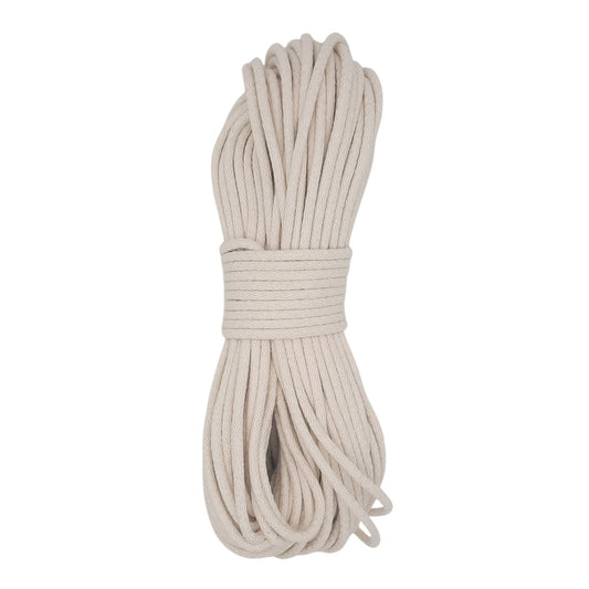 Naaikoord, 6-7 mm gevlochten mandentouw van het Nederlandse merk Cafuné. Dit koord is speciaal ontwikkeld voor het naaien van manden, tassen, placemats, plantenhangers, katten- en hondenbedden en kleden. 