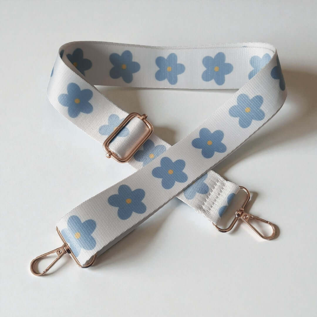 Verstelbare Tassenriem met karabijnhaken. Blauw bloem met wit. Verkrijgbaar bij hobbygaren.nl 