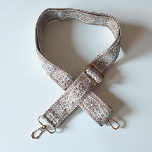 Verstelbare Tassenriem met karabijnhaken in de kleuren Beige-Ecru. Verkrijgbaar bij hobbygaren.nl